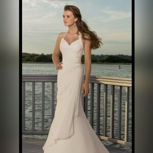 Elegant White Chiffon Halter Wedding Dress